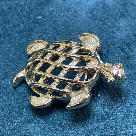Vintage Gerry’s Gold Tone Metal Sea Turtle Brooch Pin - Picture 3 of 6
